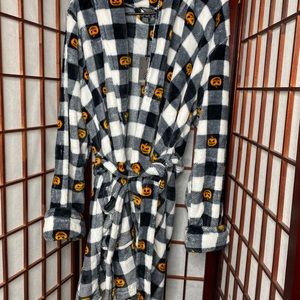black plaid pumpkin halloween robe nwt